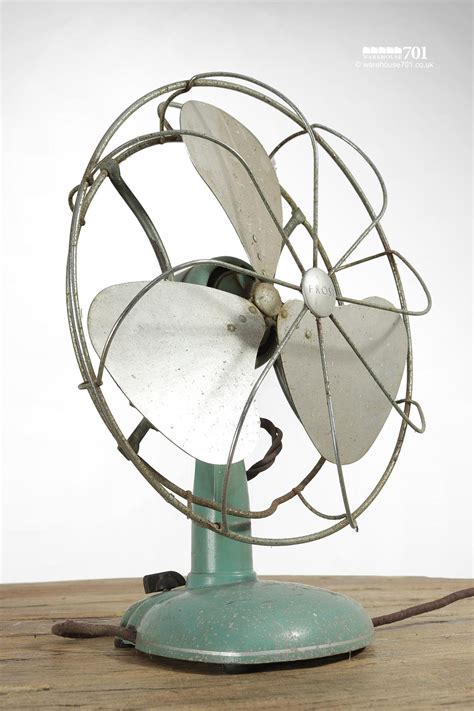 Vintage Frost Aluminium Triple Blade Oscillating Desk Fan