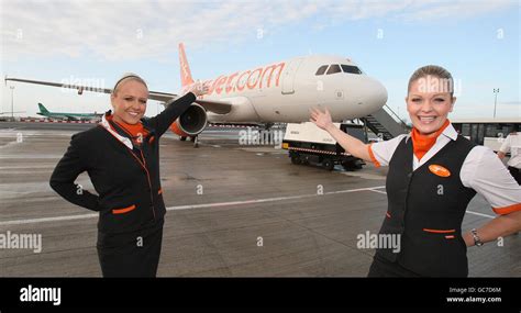 Easyjet cabin crew claudia jackson left and emma murray hi-res stock ...