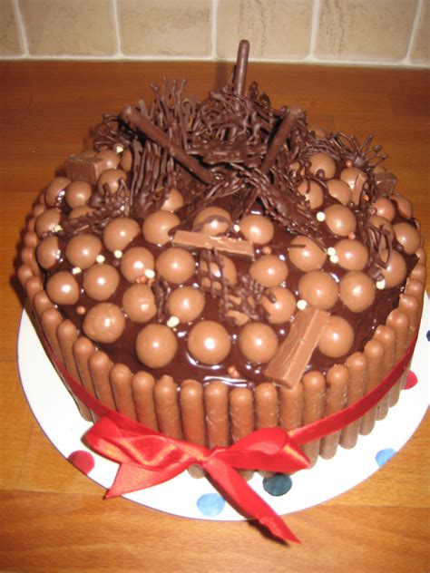 chocolates decorations ideas - Google Search | Easy cake decorating ...