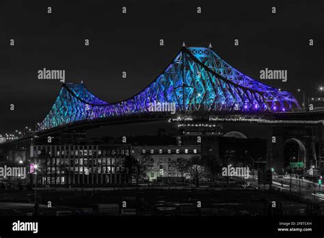 JACQUES CARTIER BRIDGE NIGHT LIGHT Stock Photo - Alamy