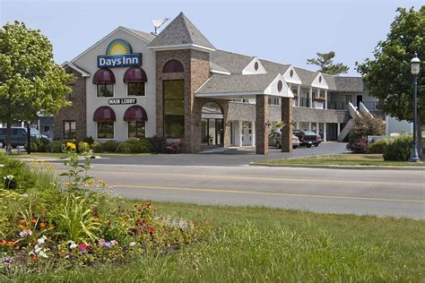 Days Inn by Wyndham Mackinaw City - Lakeview | Mackinaw City, MI Hotels