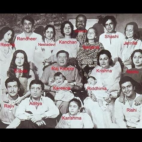 Recent picture of Shashi Kapoor with his extended family