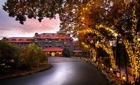 Seasonal Splendor at The Omni Grove Park Inn - Luxe Beat Magazine