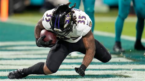 Gus Edwards Punches in Fourth-Quarter Touchdown | Ravens-Jaguars ...