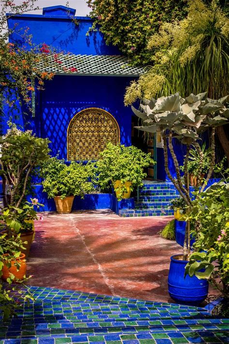 Bleu Majorelle | Jardin marocain, Jardin majorelle, Jardin mexicain