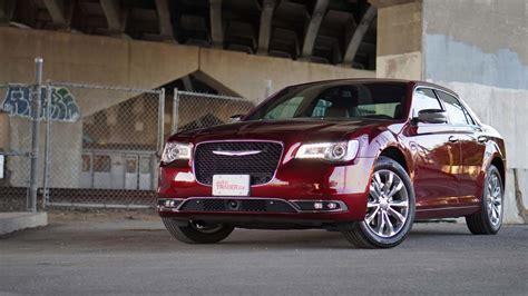 2020 Chrysler 300 Review | Expert Reviews | AutoTrader.ca