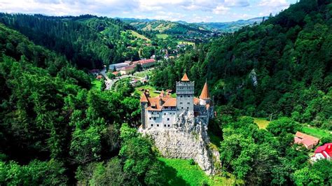 Dracula’s castle in central Romania ups turnover, visitor numbers in 2017 | Romania Insider