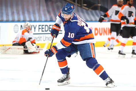 Islanders' Derick Brassard shows why he's known as 'Big Game Brass'