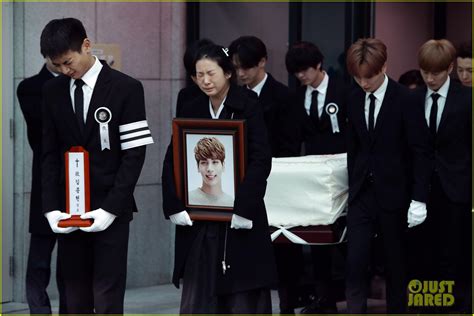 Jonghyun's Funeral Attended By His SHINee Bandmates: Photo 4003494 | Photos | Just Jared ...