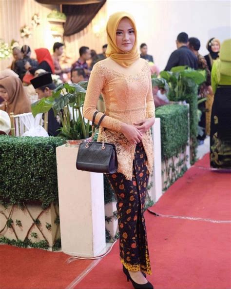 √ 30+ Model Kebaya Kondangan (KEKINIAN, INSPIRASI, SIMPLE)