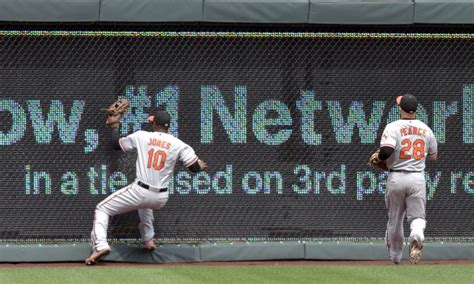 Orioles’ Adam Jones leaves game after scary collision with center-field ...