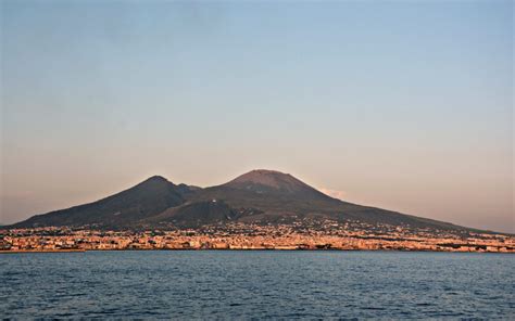 In caso di eruzione del Vesuvio anche la Calabria sarà in prima linea Approvato il piano di ...