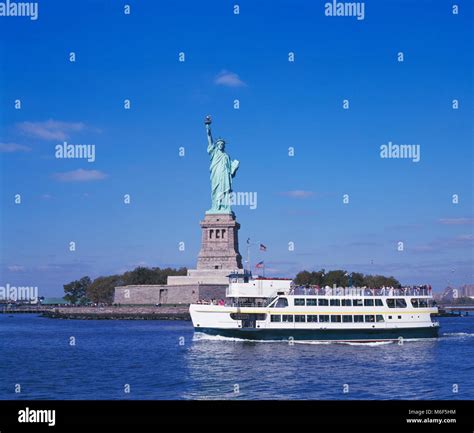 Statue of liberty ferry hi-res stock photography and images - Alamy