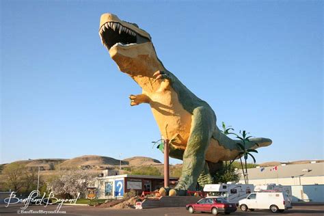 worlds tallest dinosaur at drumheller visitor center