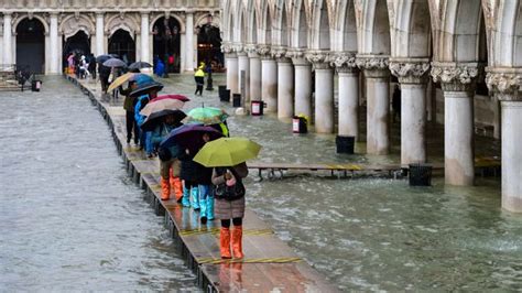 Italy's plan to save Venice from sinking - BBC Future