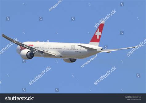 631 Boeing 777 300er takeoff Images, Stock Photos & Vectors | Shutterstock