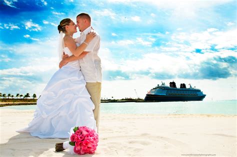 Wonderful Cruise Wedding | Cruise Wedding | A2zWeddingCards