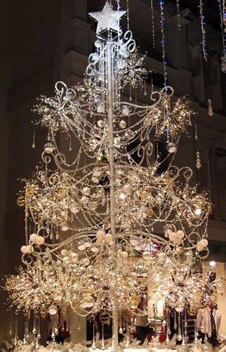 9 Splendid Christmas Trees Around World - Design Swan