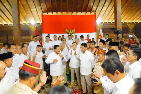 Wiranto Dukung Prabowo Nyapres: Sekarang Adik Saya, Silakan Maju ...