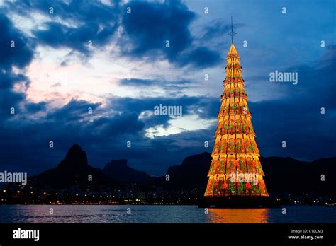 Illuminated Christmas tree at Lagoa Rodrigo de Freitas, Rio de Janeiro ...