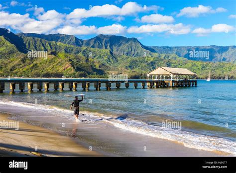 Hanalei bay surfing hi-res stock photography and images - Alamy