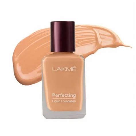 Natural Lakme Foundation Cream, Combination Skin, Packaging Size: 100 ...