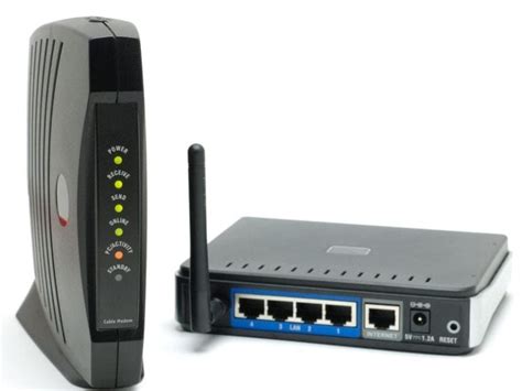 What Is the Difference Between a Router and a Modem? - The Plug - HelloTech