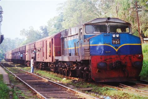 File:Sri Lankan train,Northern Line,Sri Lanka.JPG - Wikipedia, the free encyclopedia