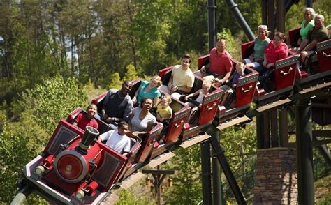 Dollywood in Pigeon Forge, TN - Dollywood Theme Park Rides & Shows