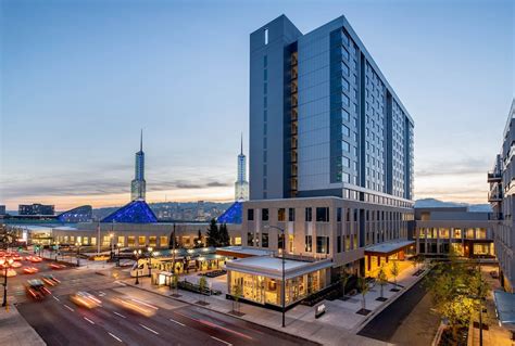 Hyatt Regency Portland at the Oregon Convention Center in Portland ...