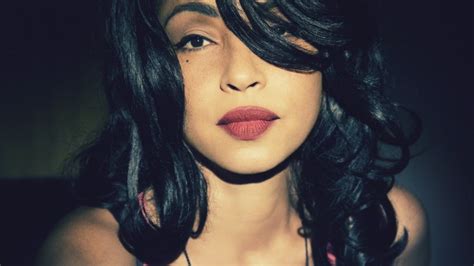 Is Sade Adu still alive?