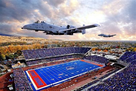 Bronco Stadium | Boise state broncos, Boise state football, Broncos stadium