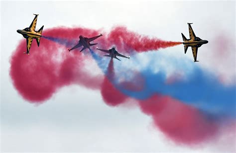 Singapore Airshow 2016: Flying squad perform extraordinary aerobatic ...