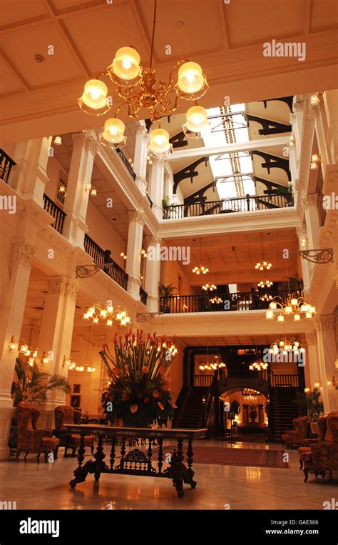 Singapore raffles interior hotel hi-res stock photography and images ...