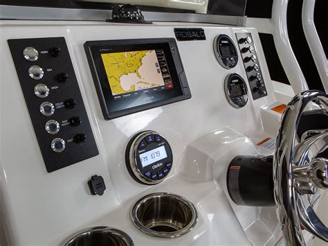 2020 Robalo 200 Center Console - Overview