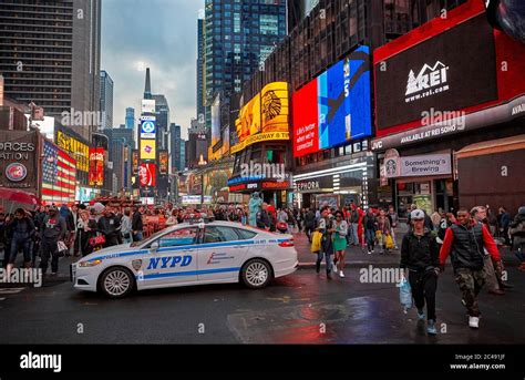 Nypd police car lights hi-res stock photography and images - Alamy