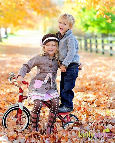 family photo shoot ideas | Fall photoshoot, Childrens photography, Kids photoshoot