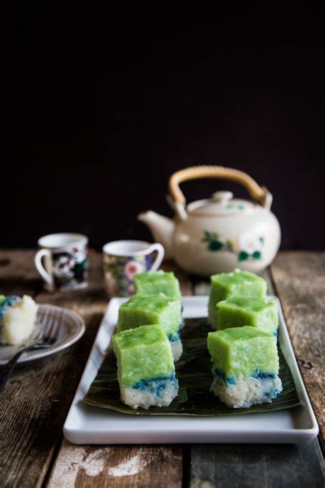 Kuih Seri Muka (Coconut Egg Custard with Sticky Rice Cake) | Desserts, Asian desserts, Malaysian ...