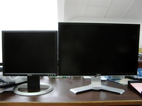 Dell 2407WFP 24-inch Widescreen UltraSharp LCD Monitor VS.… | Flickr - Photo Sharing!