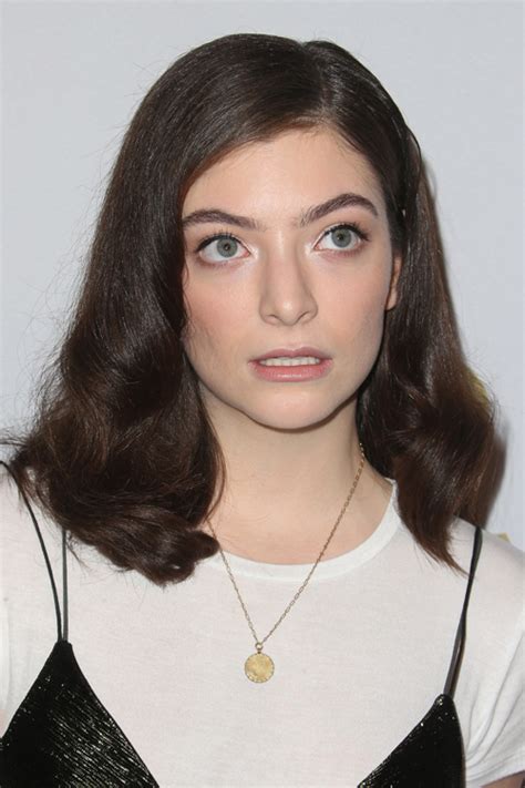 Lorde's Hairstyles & Hair Colors | Steal Her Style