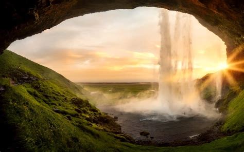 7 Reasons Why The Best Time To Visit Iceland Is The Off-Season - Follow ...