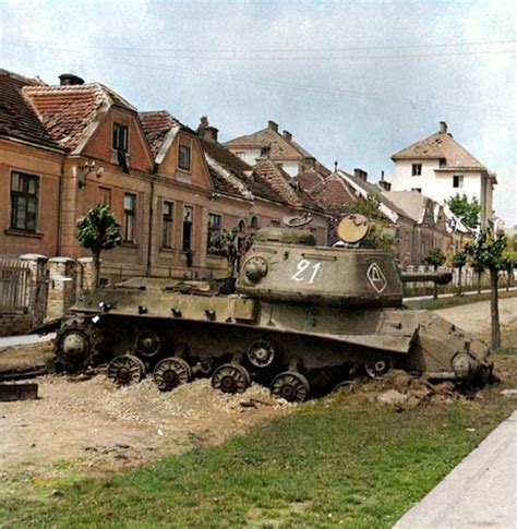 Soviet IS-2 heavy tank knocked out in the Czech town of Znojmo. : r/wwiipics