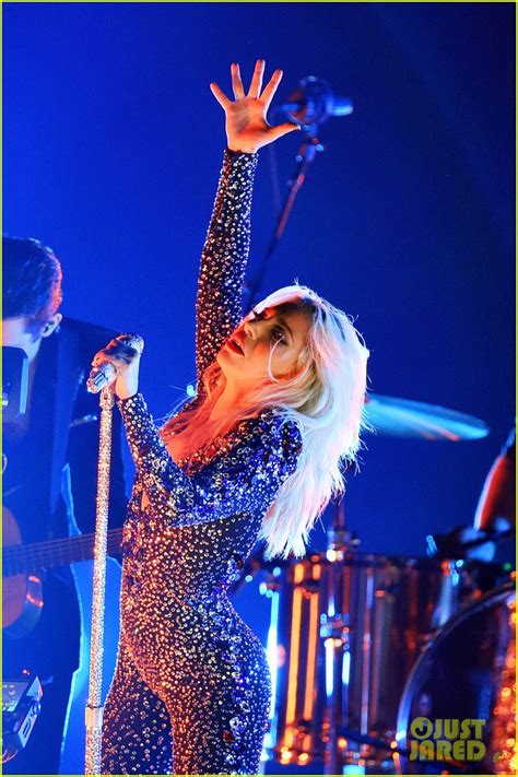 Lady Gaga Performs 'Shallow' Live at Grammys 2019 (Video): Photo 4236563 | 2019 Grammys, Grammys ...