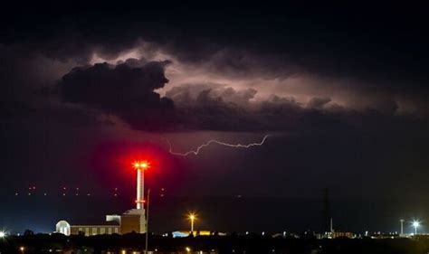 UK weather warning: Tornado fears after Met Office thunderstorm alert ...