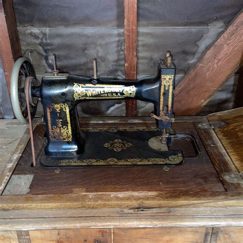 White Rotary Sewing Machine for Sale in Glendora, CA - OfferUp