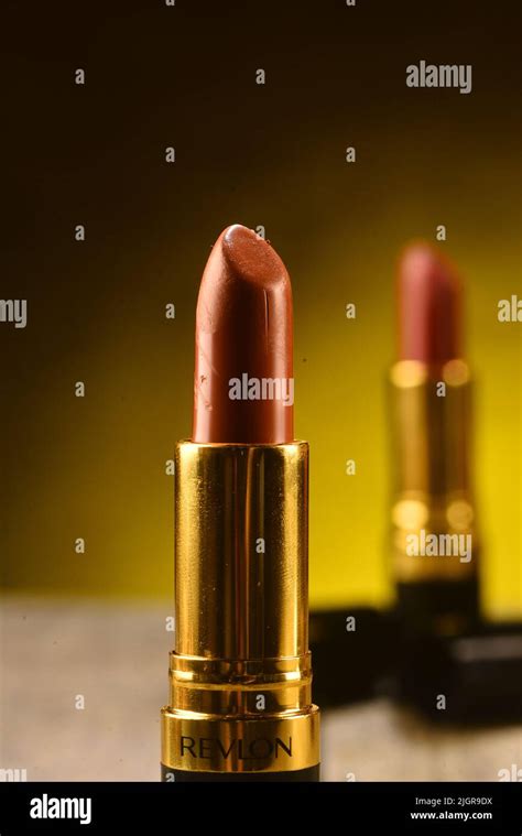 Woman with red lipstick hi-res stock photography and images - Alamy