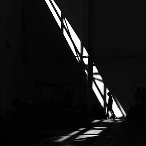 8 Tips For Stunning Black And White Silhouette Photography On iPhone