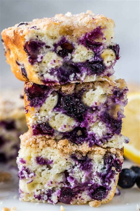 The BEST homemade blueberry coffee cake recipe made with soft and moist ...