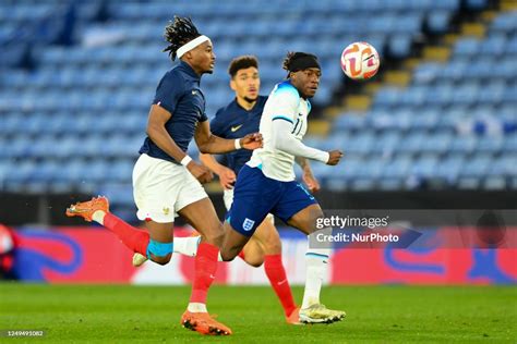 Noni Madueke of England U21 battles with Mohamed Simakan of France ...