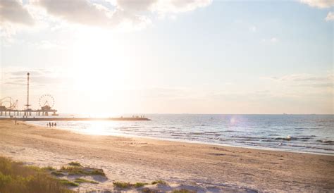 15 of the Best Beaches in Galveston Texas! - Just a Pack